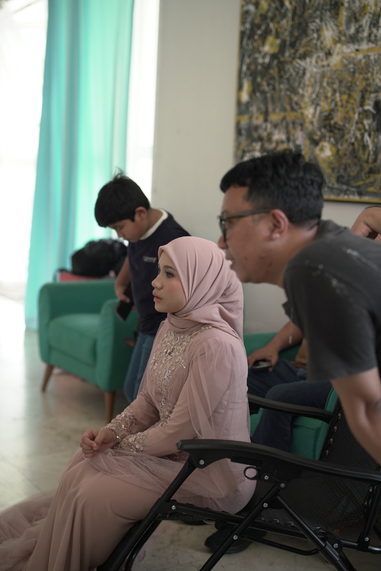 Menyemak monitor bersama pengarah